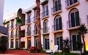 Seven Crown Express & Suites By Kavia